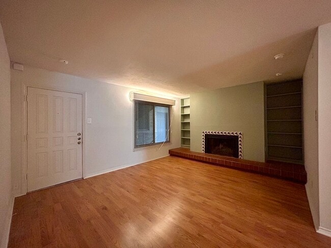 Photo - 505 W 7th St