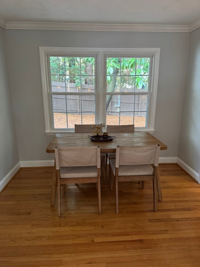 Photo - 1110 Sturdivant Dr