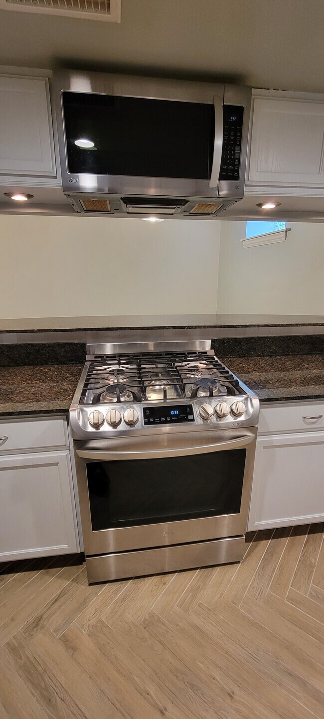 Range / oven - 4938 S Drexel Blvd