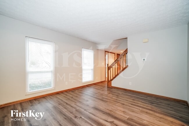 Photo - 819 Lindenhaven Ct