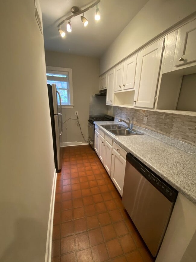 Photo - 4000 Hawthorne Avenue