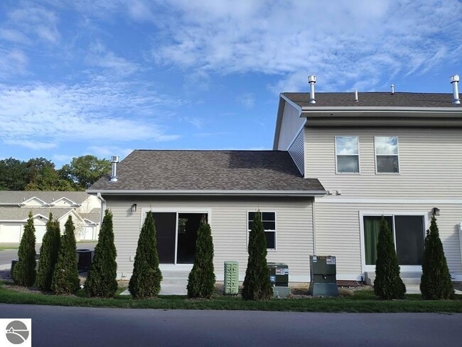 Photo - 1542 Simsbury St