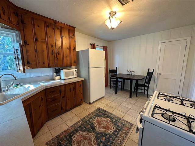 Photo - 501 N Travis St