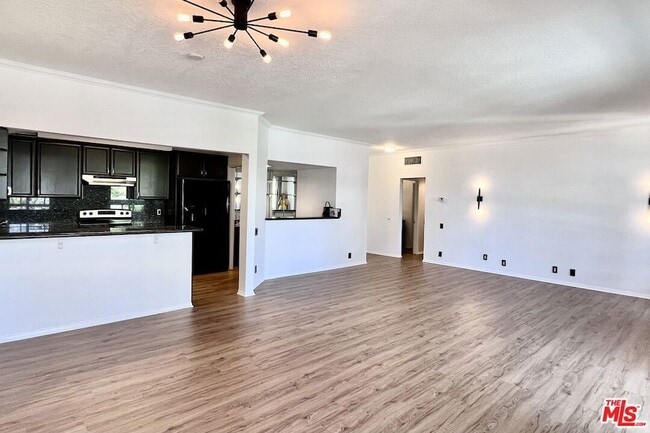 Building Photo - 8960 Cynthia St Unit 109 Rental