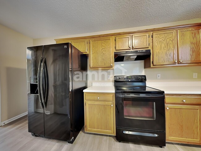 Photo - 524 Wyndham Dr