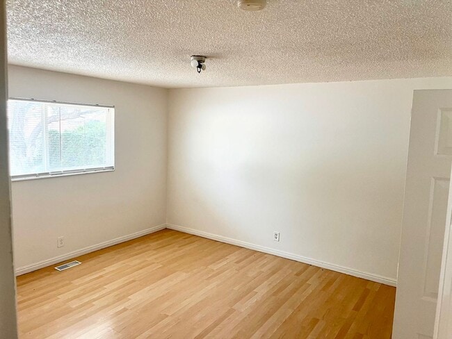 Photo - 3079 Lehman Ave