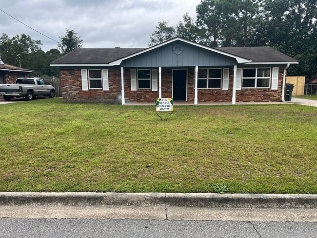 Building Photo - 3 bedrooms - 2 bath Home