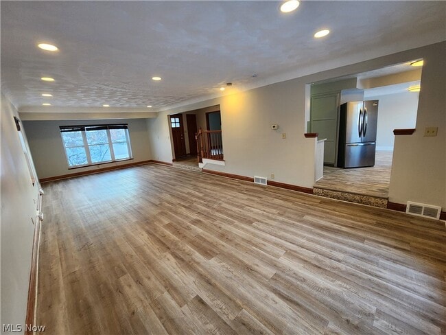 Photo - 2452 Bromley Rd