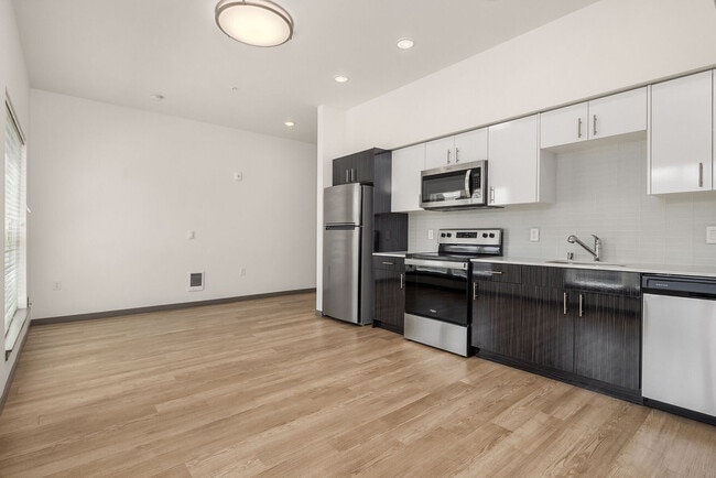 Photo - Sixth & Alder