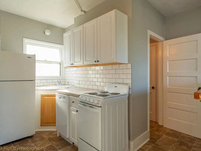 Building Photo - Tacoma Street Apartments Unit 3028