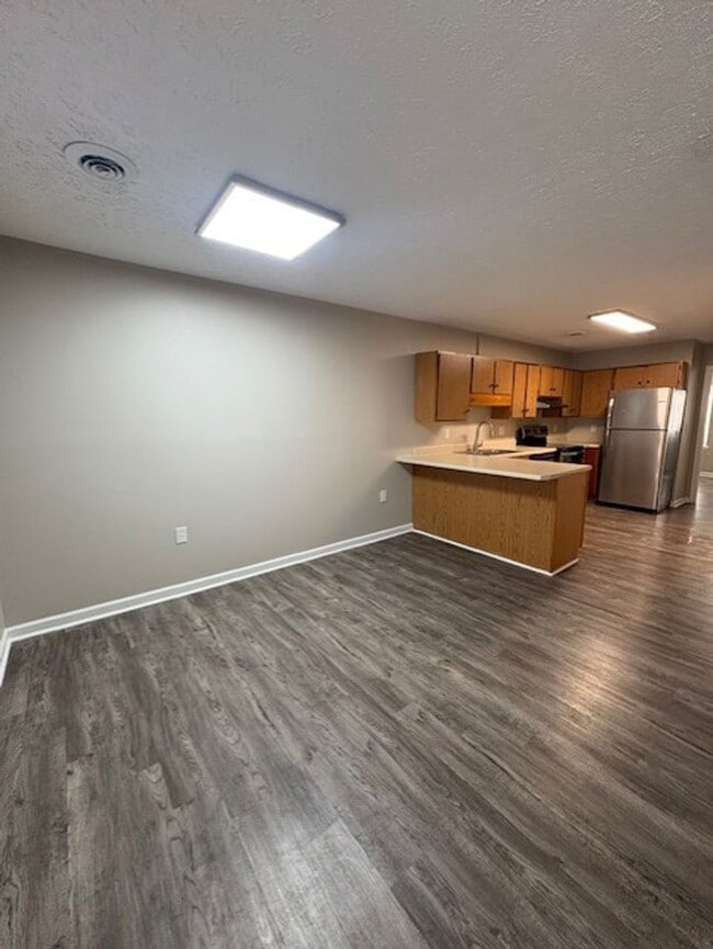 Building Photo - Sinking Creek Apartments Unit 13602SINKING