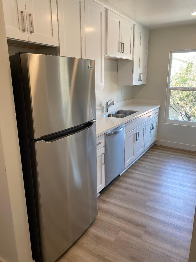 Photo - 2048 Swazey St Unidad C