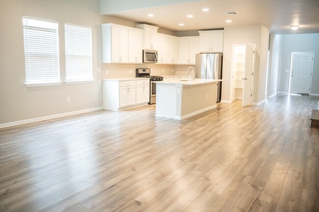 Photo - 532 Arrowhead Vine St