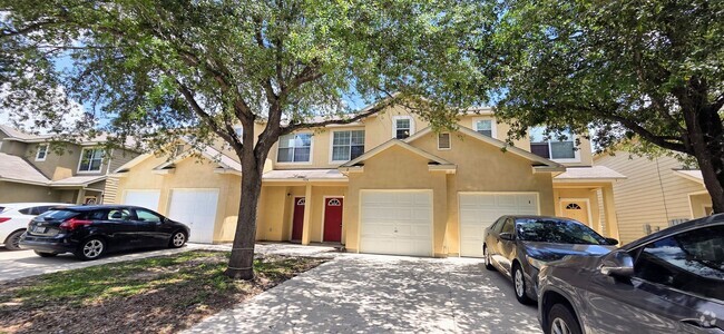 Building Photo - 3 Bedroom Townhome near Medical Center