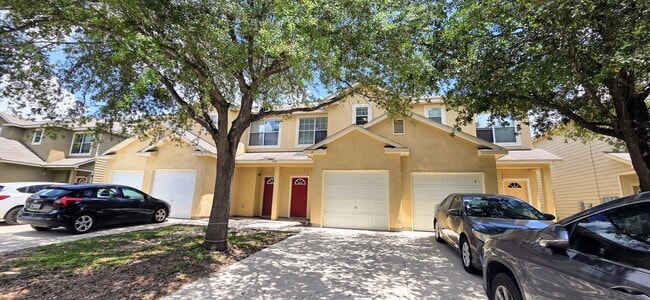 3 Bedroom Townhome near Medical Center - 3 Bedroom Townhome near Medical Center