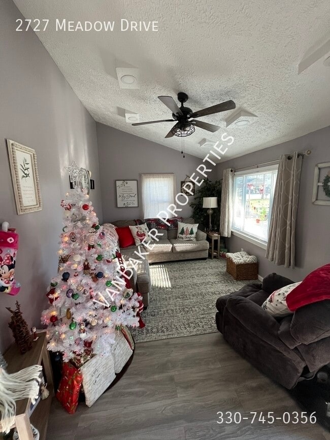 Building Photo - 2727 Meadow Dr