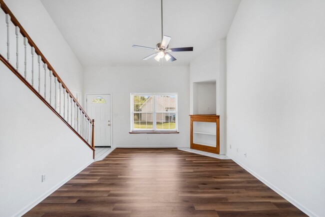 Photo - 1725-1727 Louise Cir.