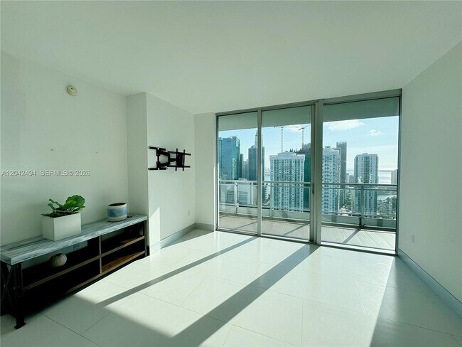 Photo - 92 SW 3rd St Unidad 3912