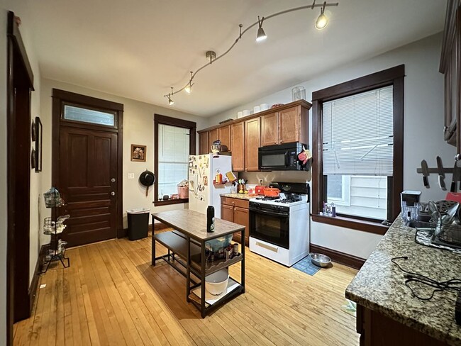 Photo - 3315 N Albany Ave Unit M07H