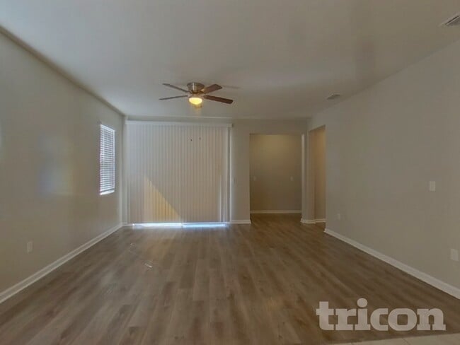 Photo - 371 Buchannan Dr