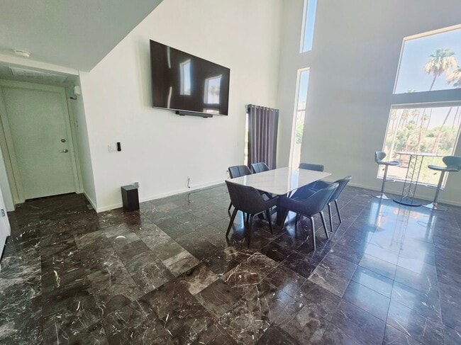 Photo - 1111 W University Dr