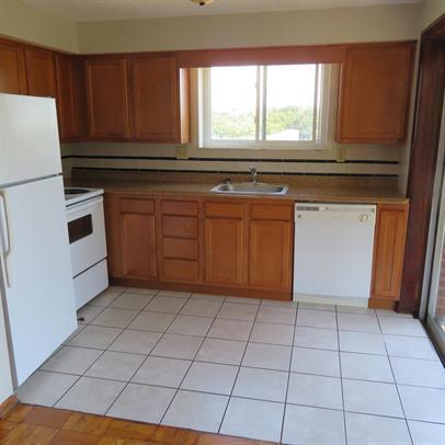 OXFORD COURT APARTMENTS -- 054