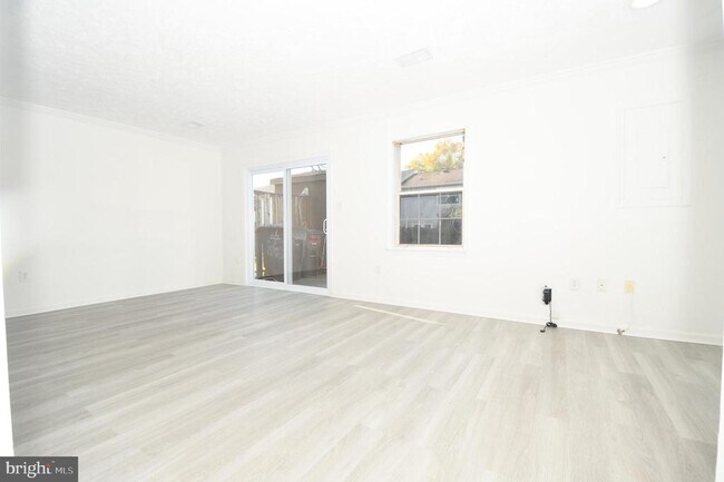 Photo - 8635 Union Pl