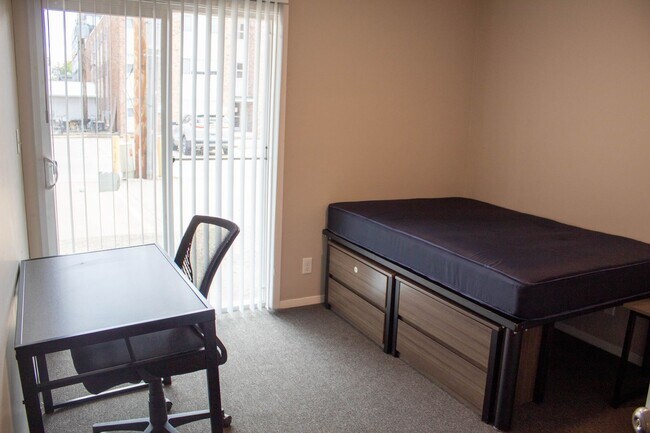 Photo - 107 E Springfield