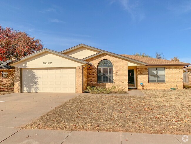 Building Photo - Sweet Spacious Home with a 2-Car Garage!