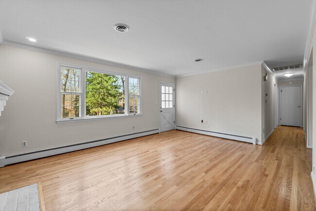 Photo - 2107 Don Ave