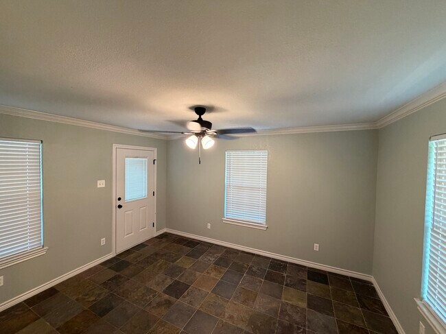 Flex Room - 421 W Thomas St