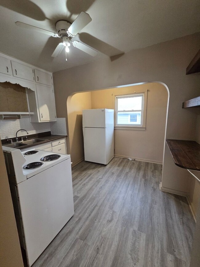 Building Photo - 304 Lake St Unit Lower Rear