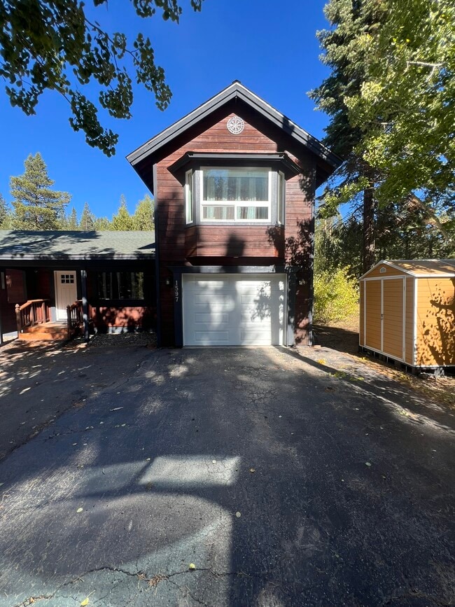 Building Photo - 1597 Atroari St