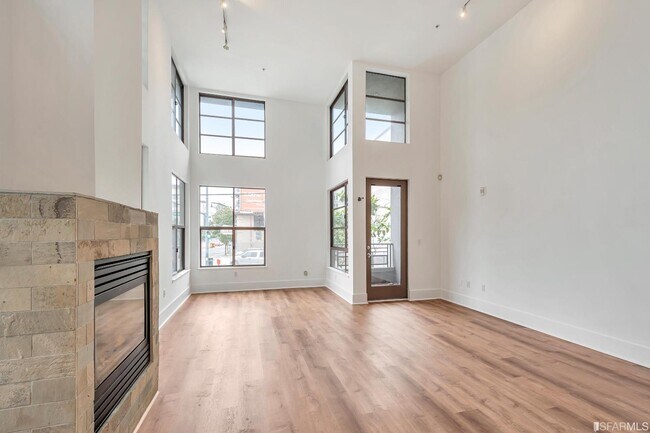 Photo - 700 Illinois St