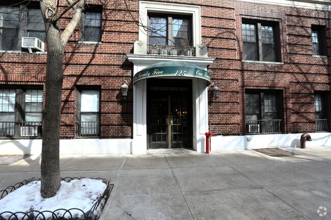 Photo - 125 W 76th St