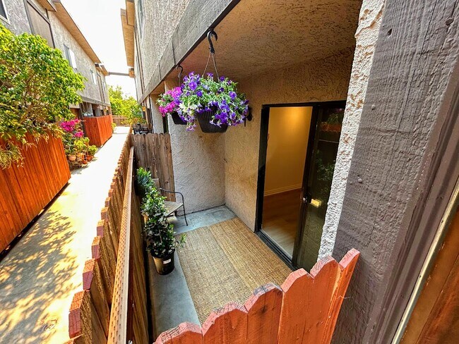 5445 Corteen Pl Unit 5