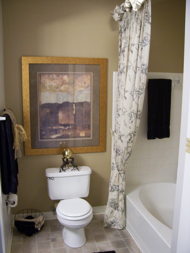 Enclave At Town Center Apartments For Rent in Leawood, KS