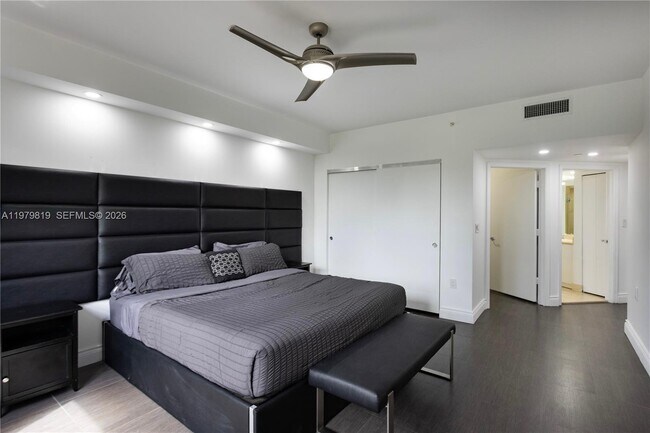 Photo - 19900 E Country Club Dr Unit 311