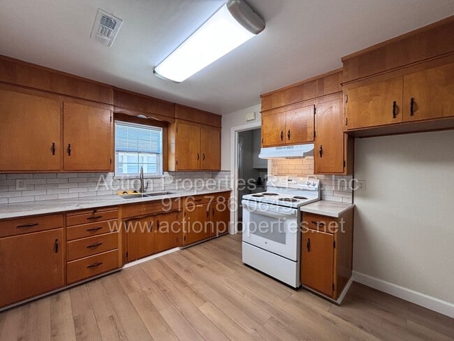 Photo - Cottage Style Home in the Heart of Roseville - Large Yard - Completely Renovated!