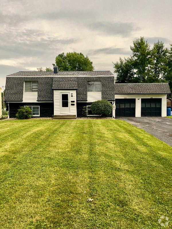 Building Photo - 4458-4460-4460 Washington Square Dr Rental
