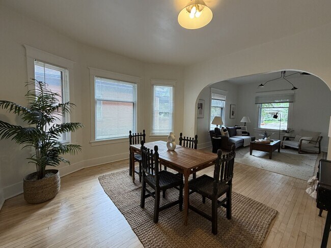 Photo - 604 S Meldrum St