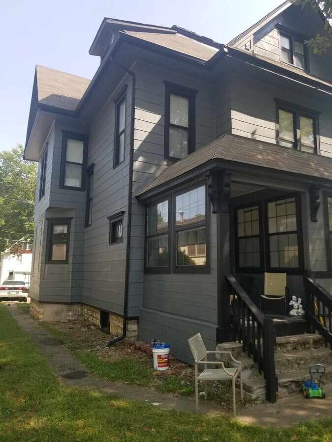 Photo - 1304 Massachusetts St