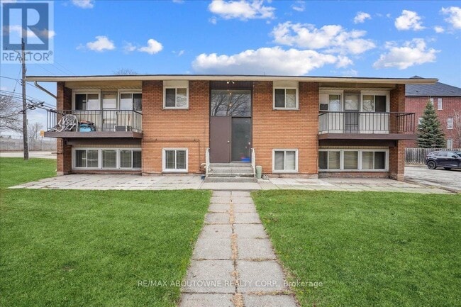 Photo - 2354 Queensway Dr Unit 2
