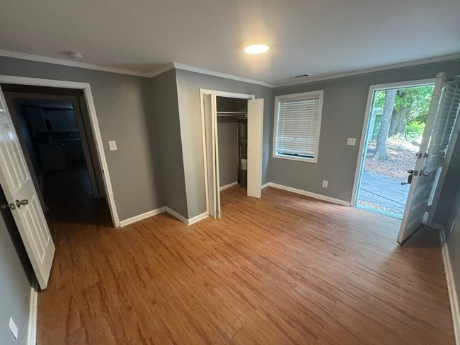 Photo - 290 Clisby Pl
