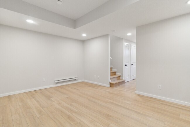 Photo - 21003-21025 25 Ave NW Unit Bsmt