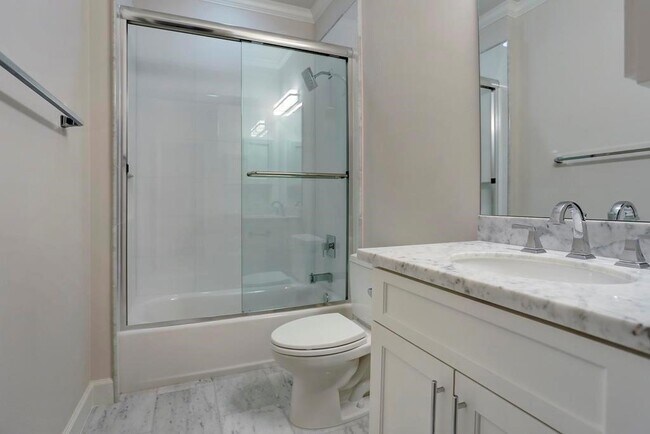 Building Photo - 1522 Dunlavy St Unit B