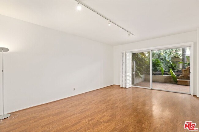 Photo - 1131 Alta Loma Rd Unidad 106