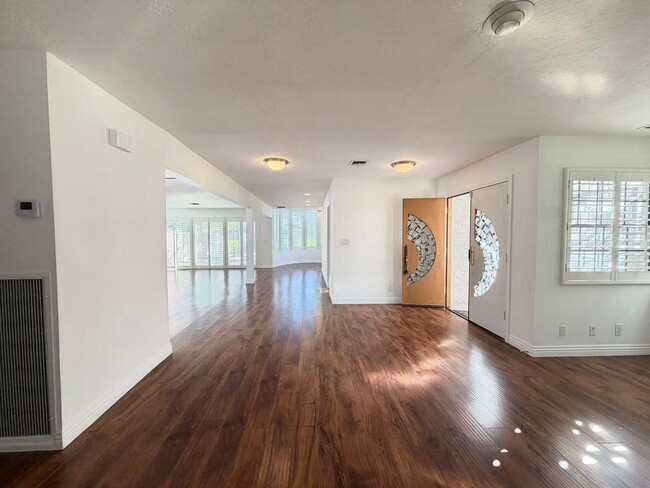 3174 Bel Air Dr