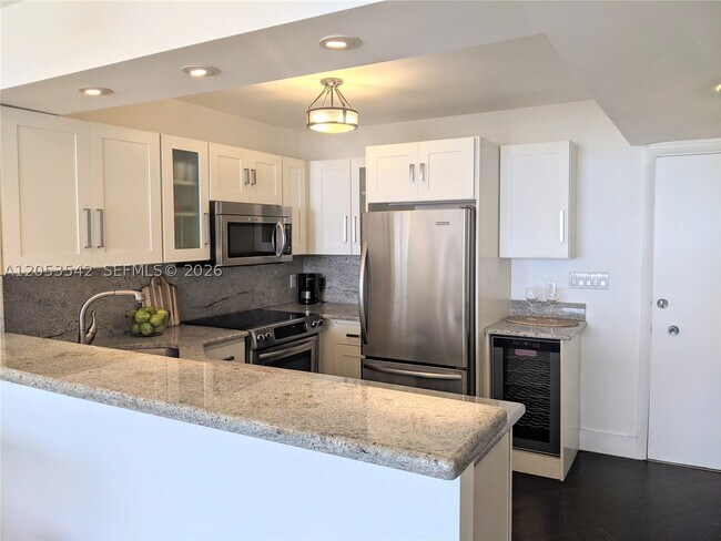 Building Photo - 5 5th St Unit 8K