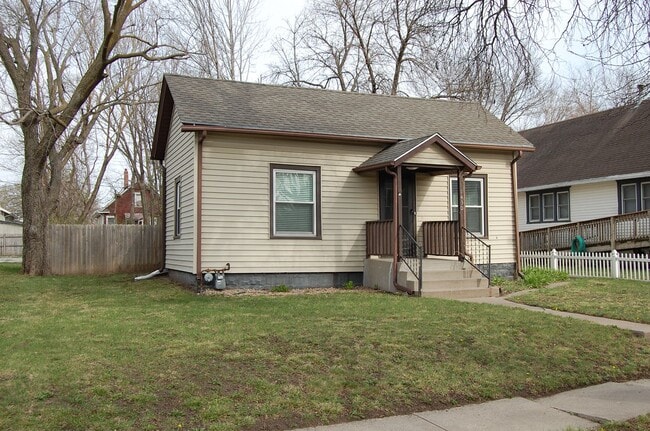 Photo - Cute & clean and close to campus!